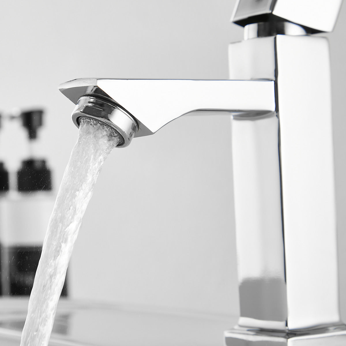 Torneira Bancada De Banheiro Luxo Inox Cromada Bica Baixa Cor Prateado